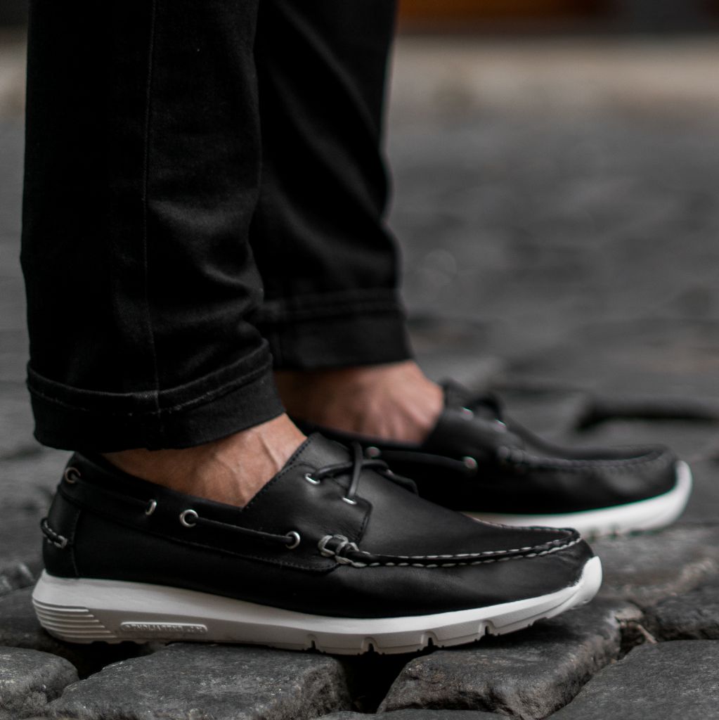[W] Handsewn Runner | Black