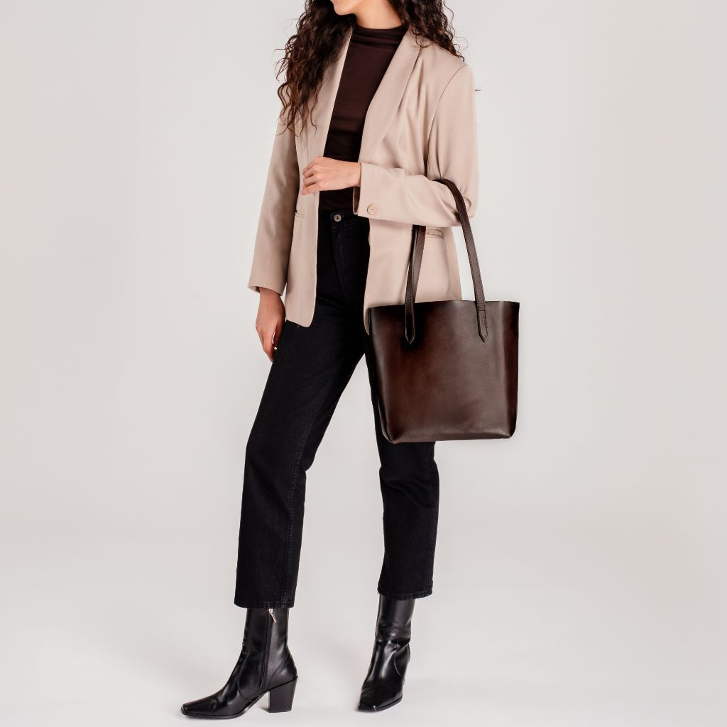 Everyday Tote | Old English (M)